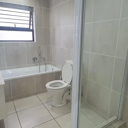Image 5 - unnamed road, Barbeque Downs, Randburg, South Africa - Apartment for rent