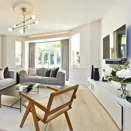 Image 5 - 63 Holland Park, London, W11 3RS, United Kingdom - Apartment for rent