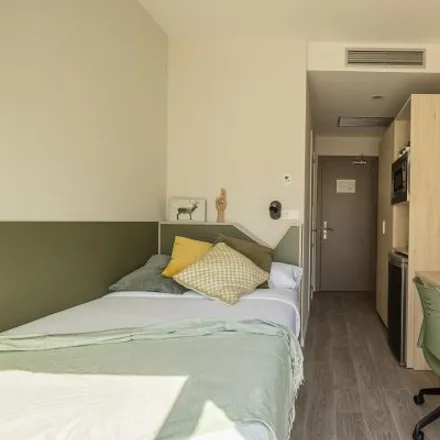 Rent this 1 bed room on Edificio Social in Calle Elche, 41012 Seville