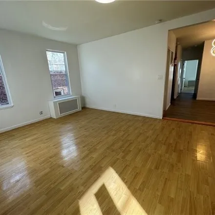 Rent this 5 bed house on 1339 Rosedale Avenue in New York, NY 10472