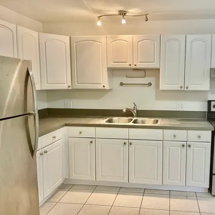 Rent this 2 bed apartment on 817 Lyndhurst Street