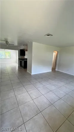 Image 5 - 721 Sesame Court, Cape Coral, FL 33904, USA - House for sale
