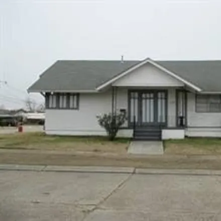 Rent this 4 bed house on 3744 Pontiac Street in Metairie, LA 70002
