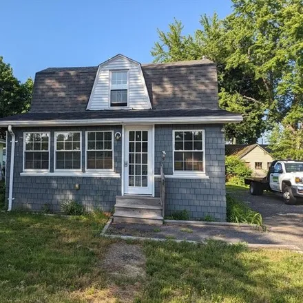 Rent this 3 bed house on 5 Wallis Park in Lunenburg, Worcester County