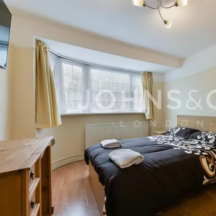 Image 1 - Mogden Lane, London, TW7 7LH, United Kingdom - Townhouse for rent