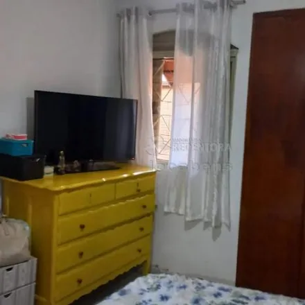 Buy this 2 bed apartment on Avenida Vera Cruz 964 in Parque Estoril, São José do Rio Preto - SP