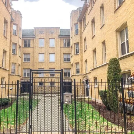 Rent this 1 bed apartment on 1615-1625 West Columbia Avenue in Chicago, IL 60626