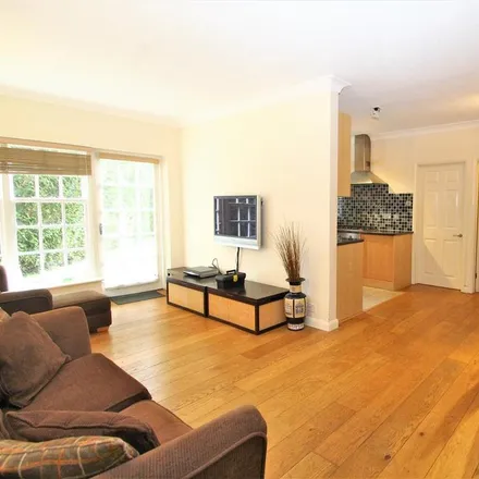 Image 3 - Chris Lee's Ltd, Chiltern Hill, Chalfont St Peter, SL9 9YZ, United Kingdom - Apartment for rent