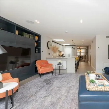 Image 7 - 103 Bishop's Road, London, SW6 7AX, United Kingdom - Townhouse for sale
