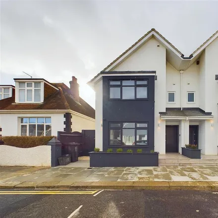 Rent this 5 bed house on Tandridge Road in Portslade by Sea, BN3 4LT