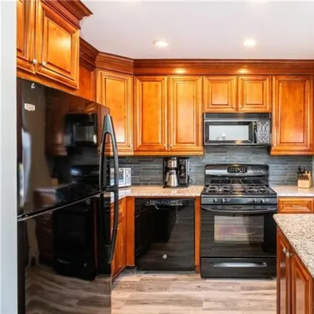 Buy this studio apartment on 28 Leewood Circle in Waverly, Eastchester