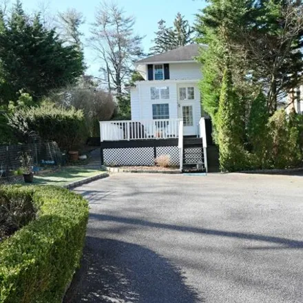 Buy this 3 bed house on 11 Orchard Place in Tenafly, NJ 07670