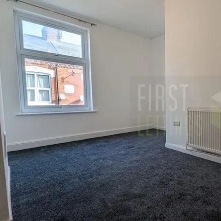 Image 4 - Cedar Road, Leicester, LE2 1FY, United Kingdom - Townhouse for rent