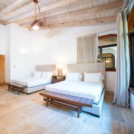 Rent this 4 bed house on La Romana