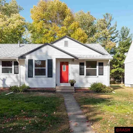 Buy this 3 bed house on 516 Monroe Avenue in Riverbend Estates, North Mankato