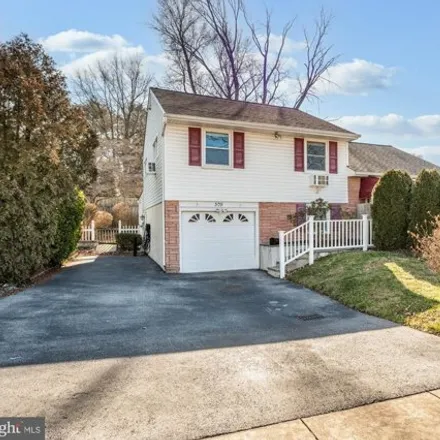 Rent this 3 bed house on 323 Williams Road in Garrett Hill, Radnor Township