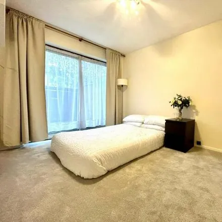 Image 3 - Glengall Road, London, IG8 0DN, United Kingdom - House for rent