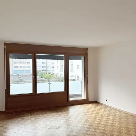 Rent this 5 bed apartment on Avenue de la Praille 37 in 1227 Carouge, Switzerland