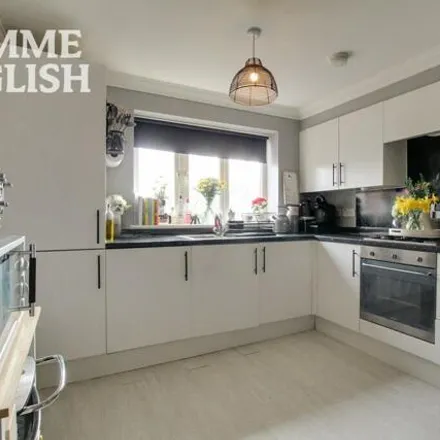 Image 5 - Golden Jubilee Way, Wickford, SS11 8AW, United Kingdom - Apartment for sale