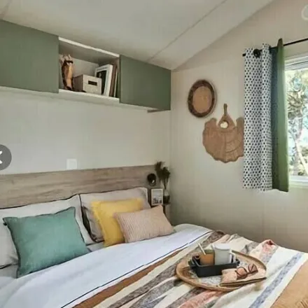 Rent this 3 bed house on Jard-sur-Mer in Rue du Maréchal Joffre, 85520 Jard-sur-Mer