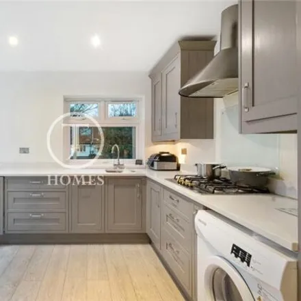 Image 9 - Boyne Avenue, London, NW4 2JN, United Kingdom - House for sale