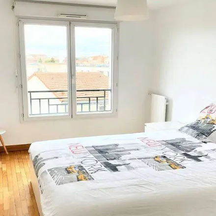 Rent this 2 bed apartment on 11 Avenue Guillemin in 92600 Asnières-sur-Seine, France