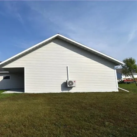 Image 4 - 612 Lincoln Street Southeast, Warroad, Roseau County, MN 56763, USA - House for sale