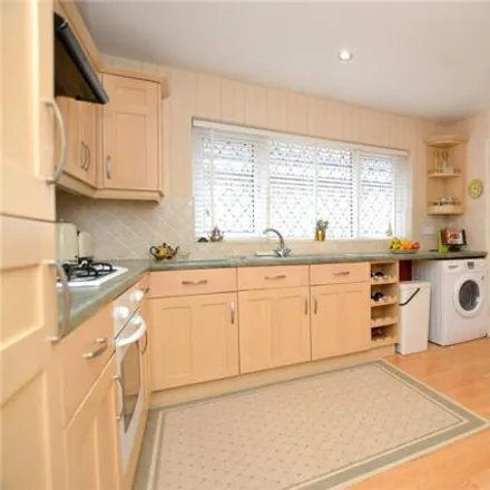 Image 4 - New Park Vale, Farsley, LS28 5TY, United Kingdom - House for sale