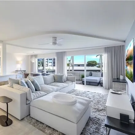 Buy this 1 bed condo on Madrid Club in Gulf Shore Boulevard North, Naples