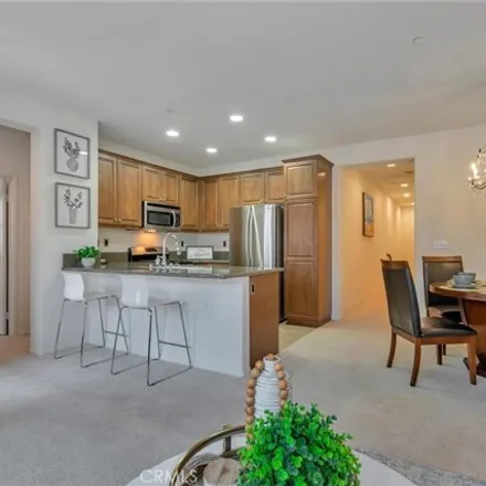 Image 2 - 11246 Paseo Sonesta, Los Angeles, CA 91326, USA - Townhouse for sale