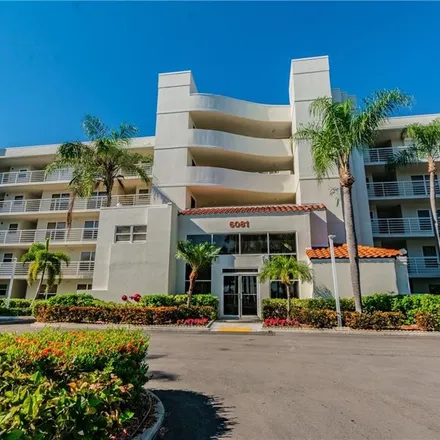 Rent this 2 bed condo on unnamed road in Saint Petersburg, FL 33715