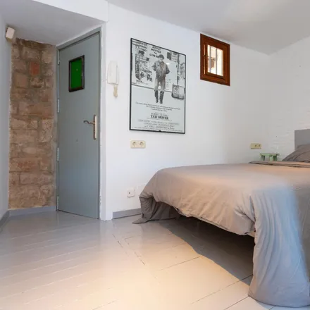Rent this studio apartment on Carrer d'en Robador in 7, 08001 Barcelona
