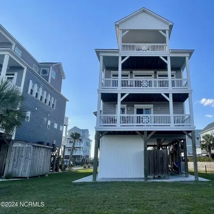 Image 1 - 198 Scotch Bonnet Circle, West Onslow Beach, North Topsail Beach, NC 28445, USA - House for sale