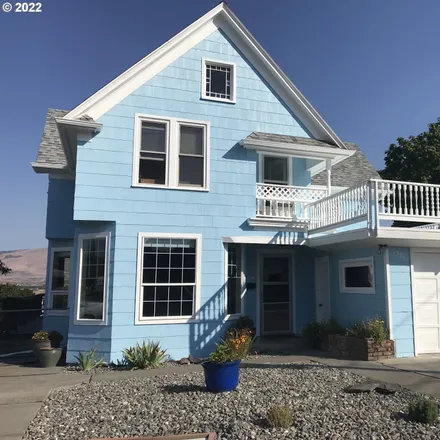 Buy this 4 bed house on 1269 East 11th Street in The Dalles, OR 97058