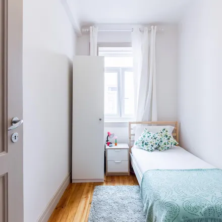 Rent this 5 bed room on Rua da Boavista 604 in 4050-049 Porto, Portugal