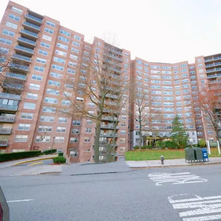 Buy this 2 bed condo on Grand Central Parkway in New York, NY 11375