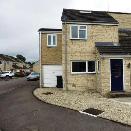 Rent this 5 bed duplex on Rose Way in Siddington, GL7 1PS