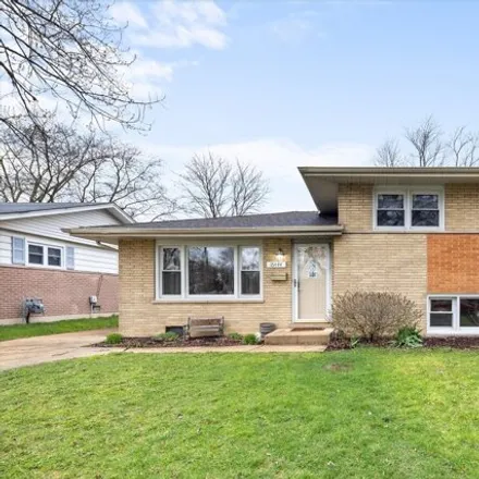 Buy this 3 bed house on 16456 66th Avenue in Tinley Park, IL 60477