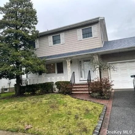 Rent this 6 bed house on 656 Oakland Avenue in Village of Cedarhurst, NY 11516