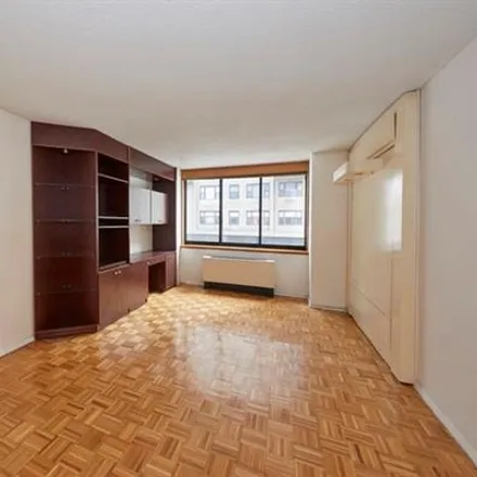 Image 2 - 250 EAST 40TH STREET 3C in New York - Apartment for sale