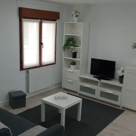 Rent this 3 bed apartment on Campo Valdés in 33201 Gijón, Spain