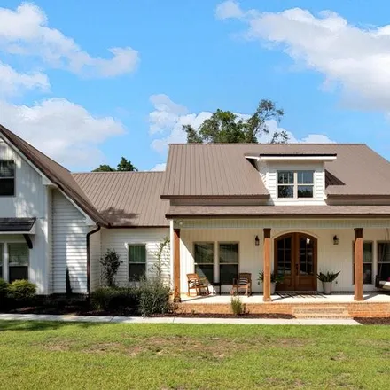 Buy this 5 bed house on 2600 Samantha Drive in Peach Tree Hills, Dothan