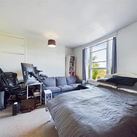 Rent this studio apartment on 14 Dorset Gardens in Brighton, BN2 1RL
