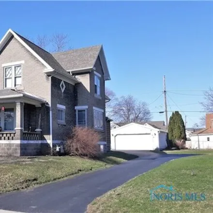 Image 1 - 1055 North Union Street, Fostoria, OH 44830, USA - House for sale