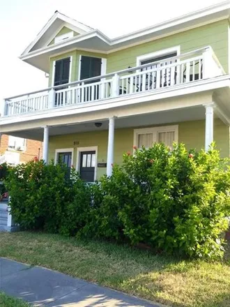 Buy this 1 bed house on 913 11th Street in Galveston, TX 77550