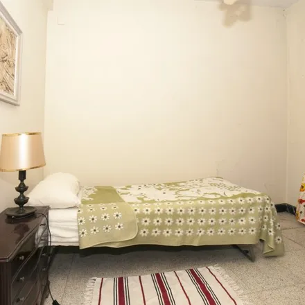 Rent this 5 bed room on Calle Torcuato Luca de Tena in 41012 Seville, Spain