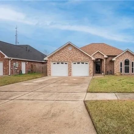 Buy this 3 bed house on 405 Oak Point Drive in LaPlace, LA 70068