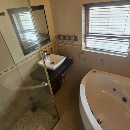 Image 6 - Pawulosi Street, Walmer South, Gqeberha, 6065, South Africa - Apartment for rent