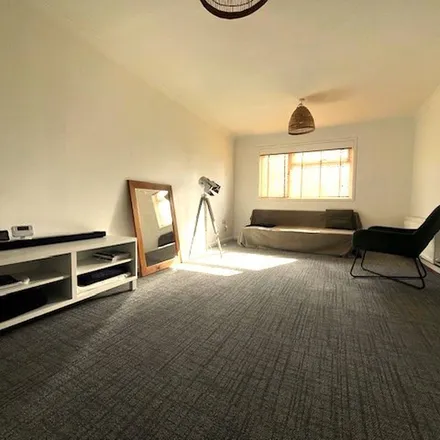 Image 3 - Whistler Close, Basingstoke, RG21 3HN, United Kingdom - Apartment for rent