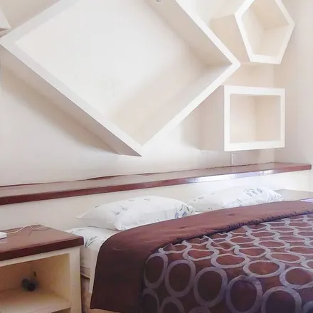 Rent this 6 bed apartment on Calle Paseo Real del Club in Fracc. El Pueblito del Revolcadero, 39890 Puerto Marqués